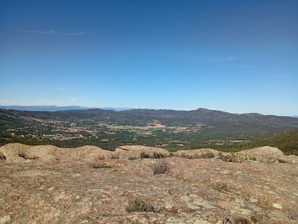 Vue du site Site néolithique de hauteur des Moulières
